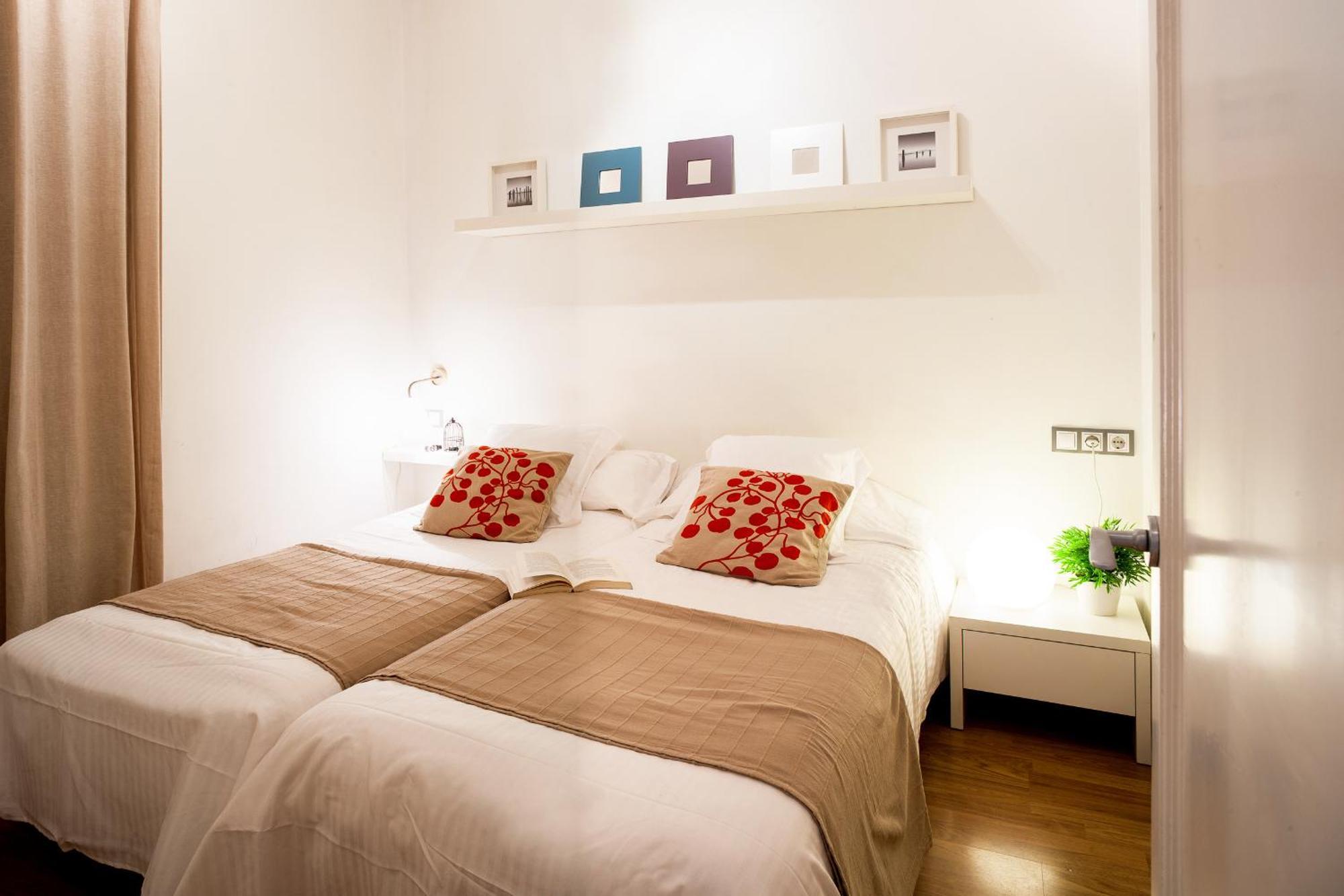 Feelathome Center Apartments Barcelona Room photo